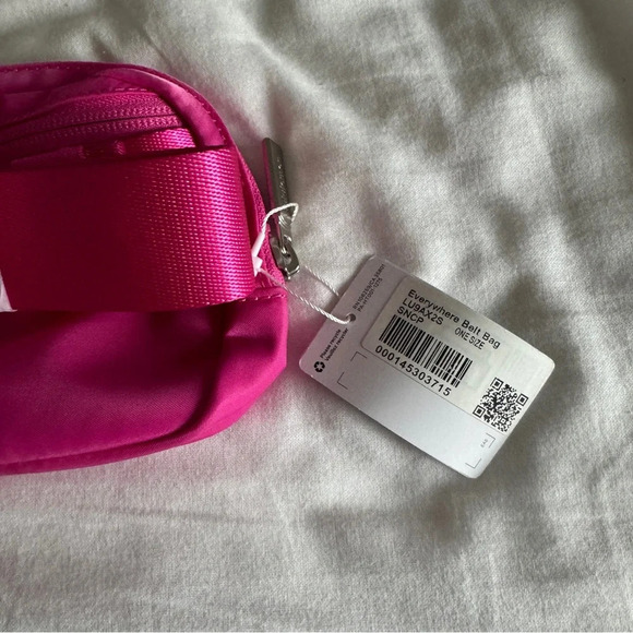 ๐๐ Lululemon Everywhere Belt Bag Sonic Pink - Picture 4 of 6
